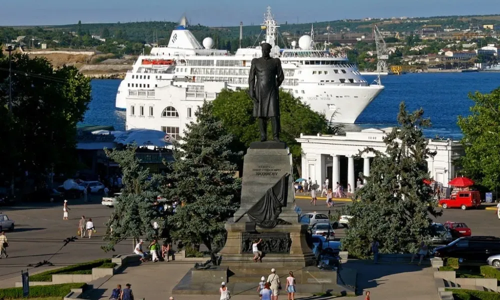 Площадь Нахимова